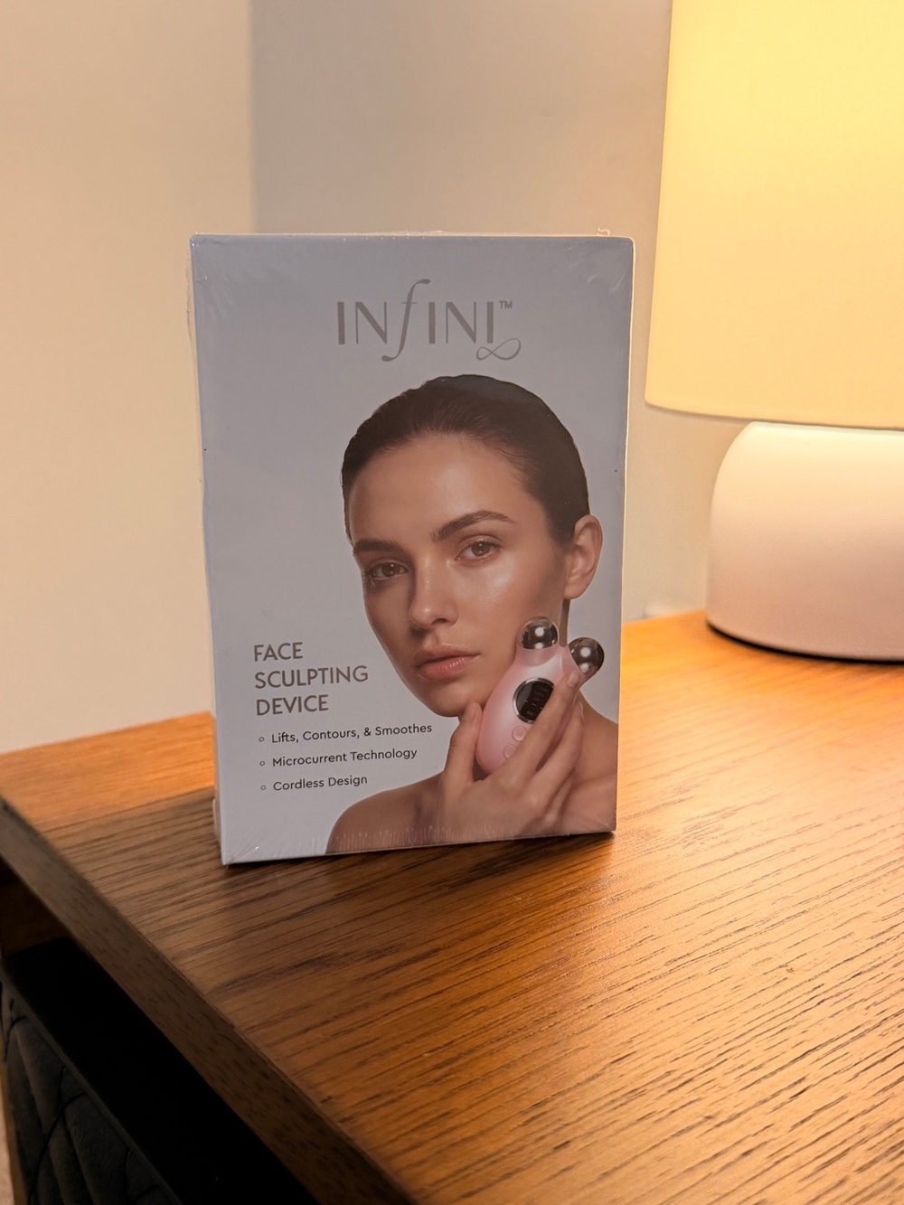 Face Sculpting Device in Pink - Microcurrent Facial Toner